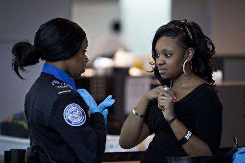 美國安檢標準提高導(dǎo)致乘車時間延長