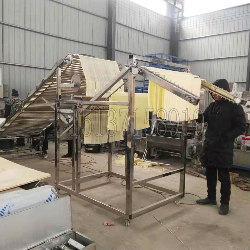全自動米線機試機現場